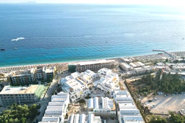 Shtepi ne shitje Apartament ne Himare, 2+1, Mobilimi Bosh, pa mobiluar, Pagesa 423,800  Euro.