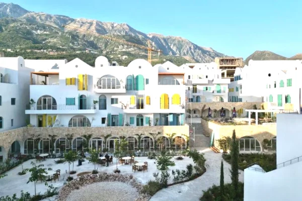 Shtepi ne shitje Apartament ne Himare, 2+1, Mobilimi Bosh, pa mobiluar, Pagesa 423,800  Euro.