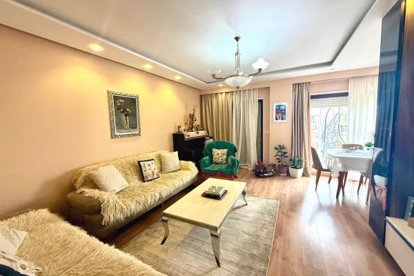 Shtepi ne shitje Apartament ne Tirane, 3+1, Mobilimi E mobiluar, Pagesa 345,000  Euro.