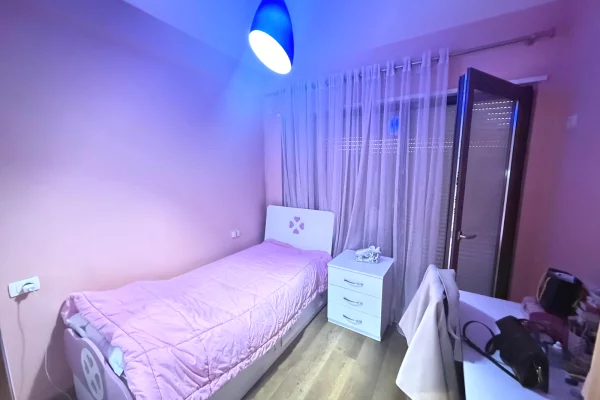 Shtepi ne shitje Apartament ne Tirane, 3+1, Mobilimi E mobiluar, Pagesa 345,000  Euro.