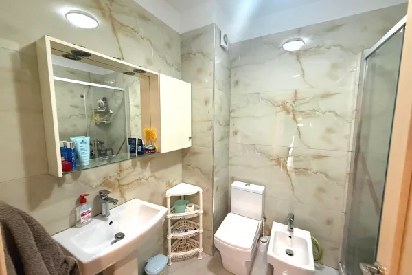 Shtepi ne shitje Apartament ne Tirane, 3+1, Mobilimi E mobiluar, Pagesa 345,000  Euro.