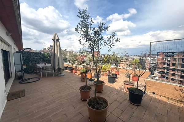 Shtepi ne shitje Apartament ne Tirane, 3+1, Mobilimi E mobiluar, Pagesa 345,000  Euro.