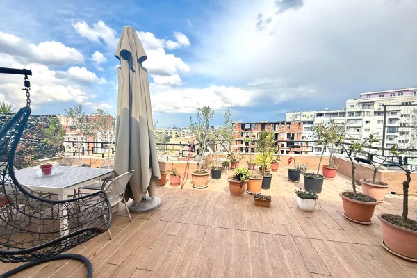 Shtepi ne shitje Apartament ne Tirane, 3+1, Mobilimi E mobiluar, Pagesa 345,000  Euro.