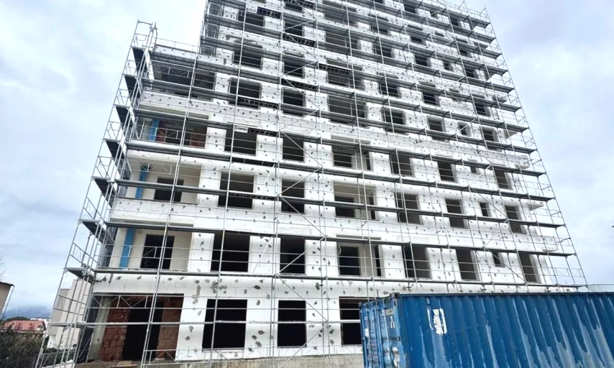 Shtepi ne shitje Apartament ne Tirane, 1+1, Mobilimi Bosh, pa mobiluar, Pagesa 60,000  Euro.