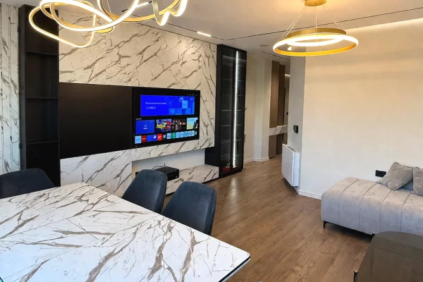 Shtepi me qera 2+1 ne Tirane - 1,300 Euro