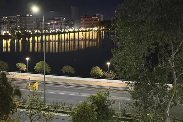 Shtepi me qera Apartament ne Tirane, 2+1, Mobilimi E mobiluar, Pagesa 1,300  Euro.