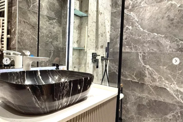 Shtepi me qera Apartament ne Tirane, 2+1, Mobilimi E mobiluar, Pagesa 1,300  Euro.