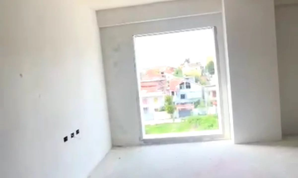 Shtepi ne shitje Apartament ne Tirane, 1+1, Mobilimi Bosh, pa mobiluar, Pagesa 110,000  Euro.