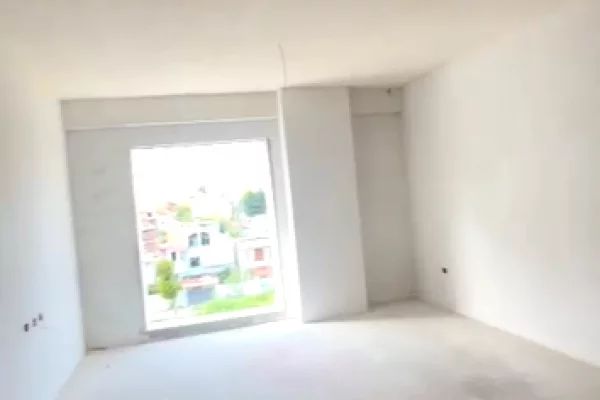 Shtepi ne shitje Apartament ne Tirane, 1+1, Mobilimi Bosh, pa mobiluar, Pagesa 110,000  Euro.