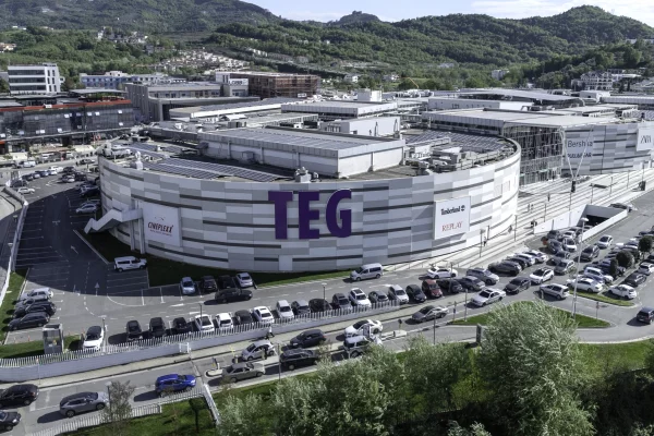 Ambient biznesi ne shitje 3+1 ne Tirane - 3,300,000 Euro