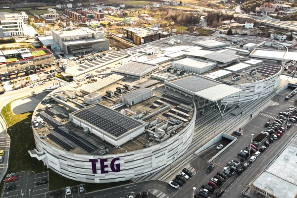 Ambient biznesi ne shitje 3+1 ne Tirane - 3,300,000 Euro