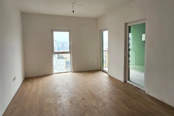 Shtepi ne shitje Apartament ne Tirane, 2+1, Mobilimi Bosh, pa mobiluar, Pagesa 125,000  Euro.