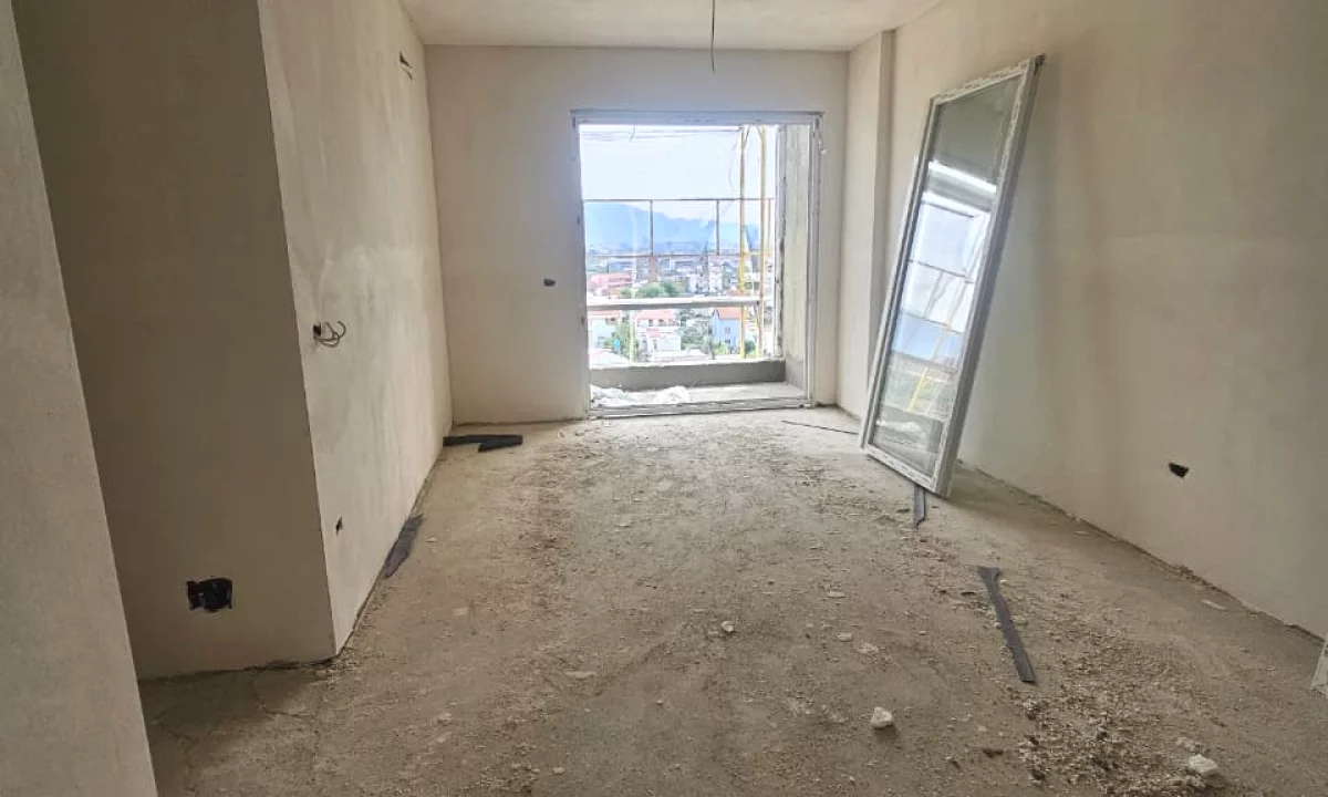 Shtepi ne shitje Apartament ne Tirane, 2+1, Mobilimi Bosh, pa mobiluar, Pagesa 104,600  Euro.