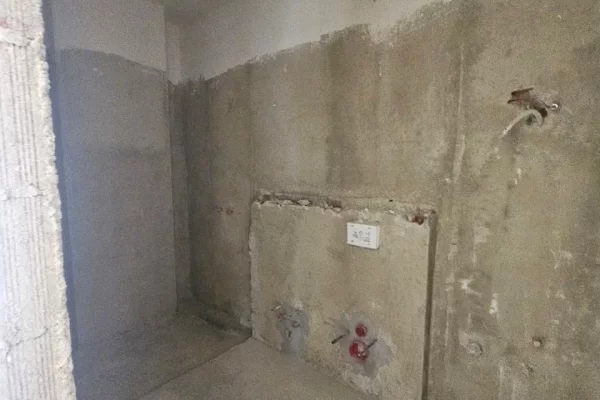 Shtepi ne shitje Apartament ne Tirane, 2+1, Mobilimi Bosh, pa mobiluar, Pagesa 104,600  Euro.