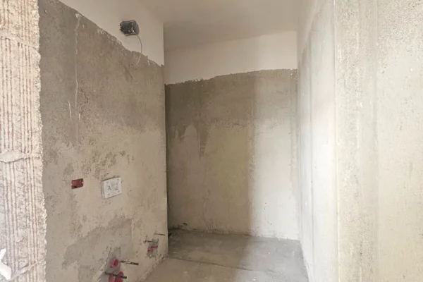 Shtepi ne shitje Apartament ne Tirane, 2+1, Mobilimi Bosh, pa mobiluar, Pagesa 104,600  Euro.