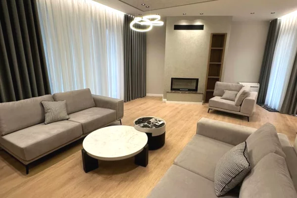 Shtepi me qera Vila Luksoze ne Tirane, 3+1, Mobilimi E mobiluar, Pagesa 4,500  Euro.