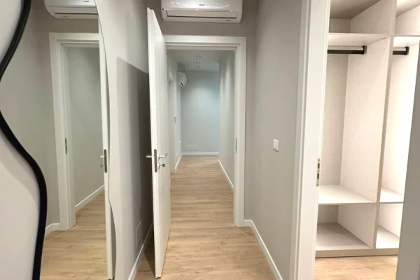 Shtepi me qera Vila Luksoze ne Tirane, 3+1, Mobilimi E mobiluar, Pagesa 4,500  Euro.