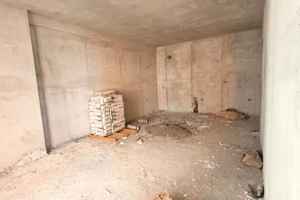 Shtepi ne shitje Apartament ne Tirane, 2+1, Mobilimi Bosh, pa mobiluar, Pagesa 115,900  Euro.