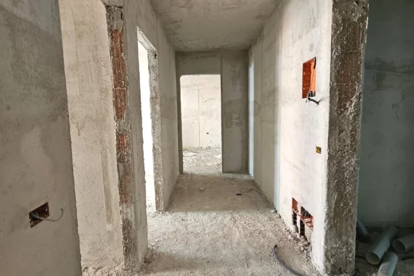 Shtepi ne shitje Apartament ne Tirane, 2+1, Mobilimi Bosh, pa mobiluar, Pagesa 115,900  Euro.