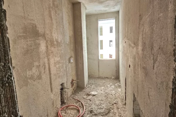 Shtepi ne shitje Apartament ne Tirane, 2+1, Mobilimi Bosh, pa mobiluar, Pagesa 115,900  Euro.