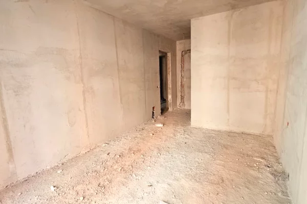 Shtepi ne shitje Apartament ne Tirane, 2+1, Mobilimi Bosh, pa mobiluar, Pagesa 115,900  Euro.