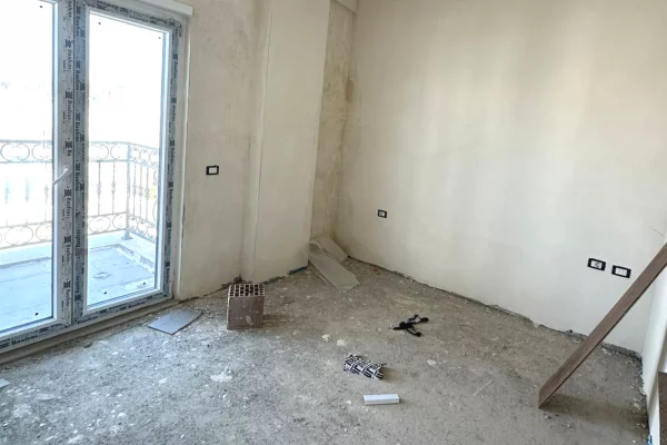 Shtepi ne shitje Apartament ne Tirane, 1+1, Mobilimi Bosh, pa mobiluar, Pagesa 122,500  Euro.