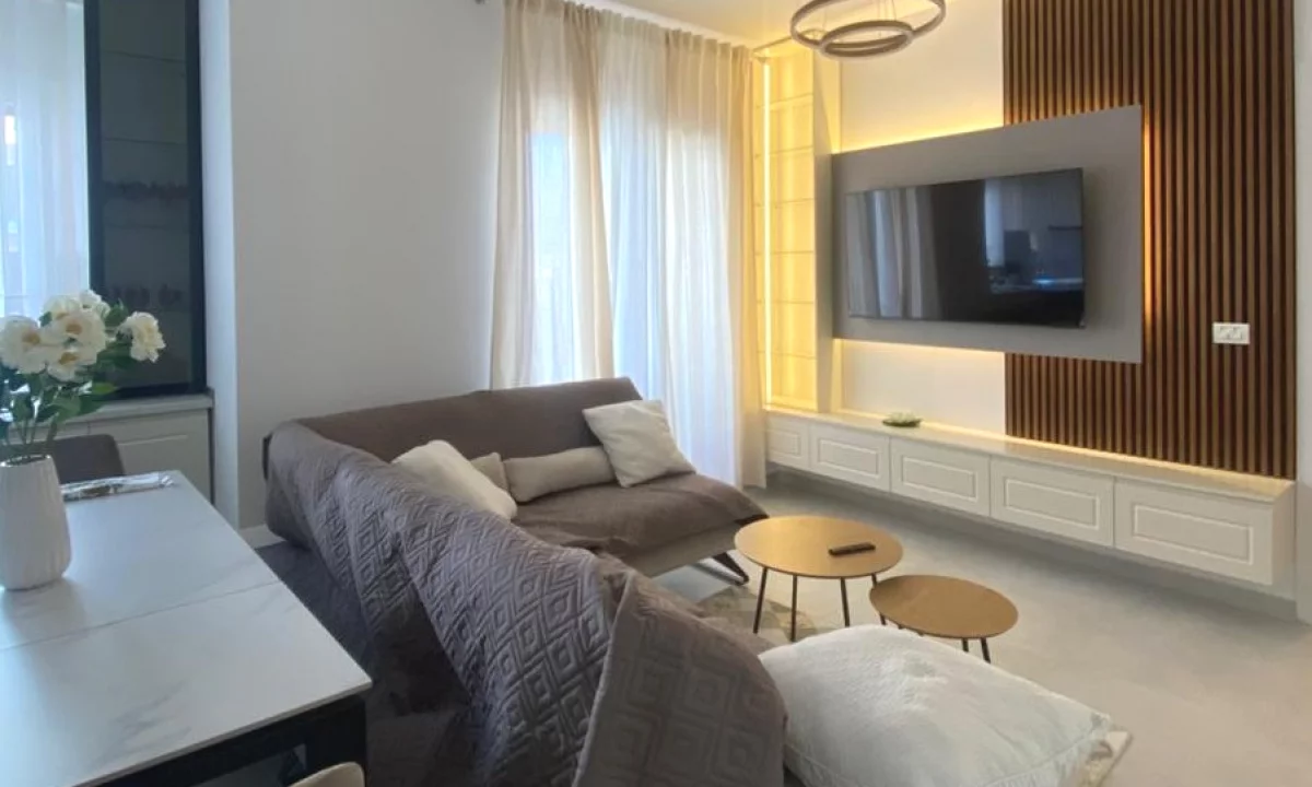 Shtepi me qera Apartament ne Tirane, 2+1, Mobilimi E mobiluar, Pagesa 1,100  Euro.