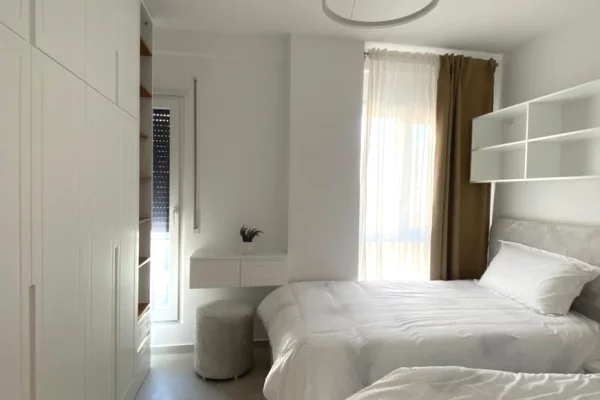 Shtepi me qera Apartament ne Tirane, 2+1, Mobilimi E mobiluar, Pagesa 1,100  Euro.