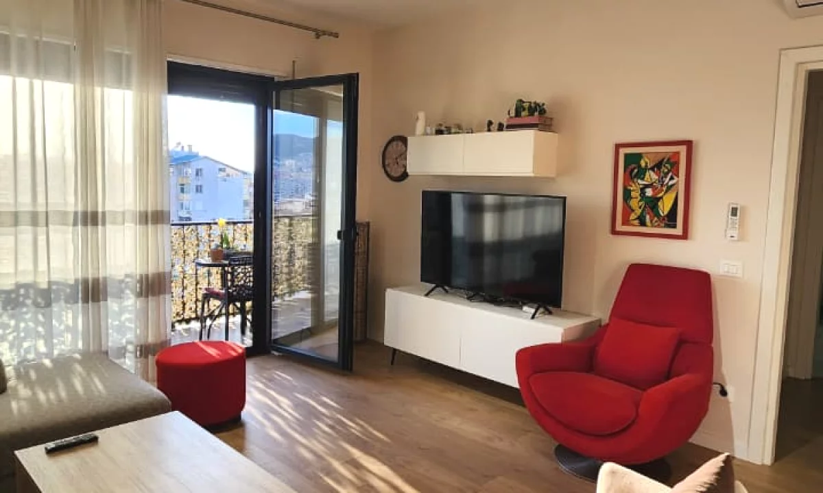 Shtepi me qera Apartament ne Tirane, 2+1, Mobilimi E mobiluar, Pagesa 1,100  Euro.