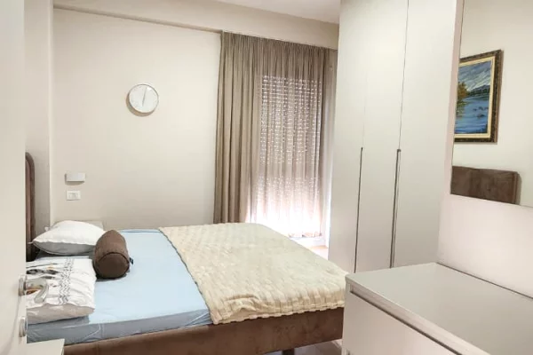 Shtepi me qera Apartament ne Tirane, 2+1, Mobilimi E mobiluar, Pagesa 1,100  Euro.