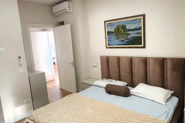 Shtepi me qera Apartament ne Tirane, 2+1, Mobilimi E mobiluar, Pagesa 1,100  Euro.