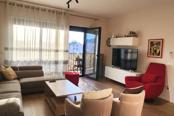Shtepi me qera Apartament ne Tirane, 2+1, Mobilimi E mobiluar, Pagesa 1,100  Euro.