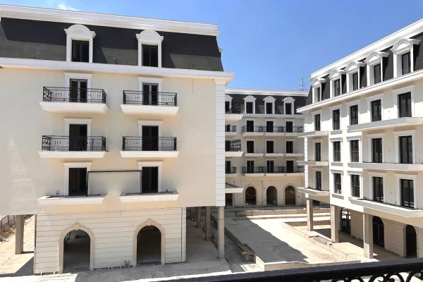 Shtepi ne shitje Apartament ne Tirane, Garsoniere, Mobilimi Bosh, pa mobiluar, Pagesa 91,600  Euro.