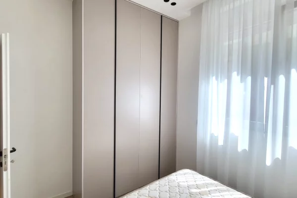 Shtepi ne shitje Apartament ne Tirane, 1+1, Mobilimi E mobiluar, Pagesa 119,900  Euro.