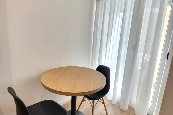 Shtepi ne shitje Apartament ne Tirane, 1+1, Mobilimi E mobiluar, Pagesa 119,900  Euro.