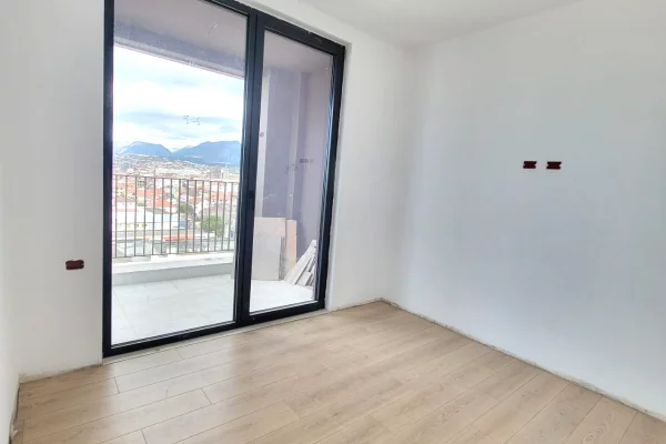 Shtepi ne shitje Apartament ne Tirane, 1+1, Mobilimi Bosh, pa mobiluar, Pagesa 120,000  Euro.
