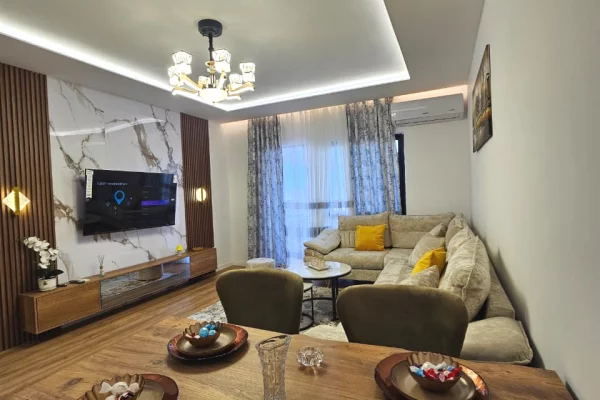 Shtepi ne shitje Apartament ne Tirane, 2+1, Mobilimi E mobiluar, Pagesa 265,000  Euro.