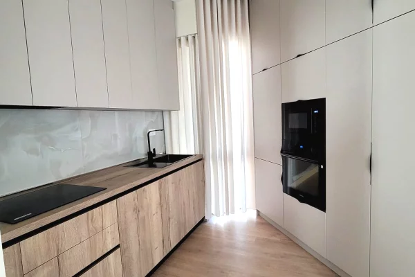 Shtepi me qera Vila Luksoze ne Tirane, 3+1, Mobilimi E mobiluar, Pagesa 5,000  Euro.