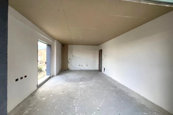 Shtepi ne shitje Apartament ne Tirane, 2+1, Mobilimi Bosh, pa mobiluar, Pagesa 155,000  Euro.