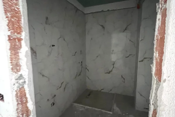 Shtepi ne shitje Apartament ne Tirane, 2+1, Mobilimi Bosh, pa mobiluar, Pagesa 155,000  Euro.