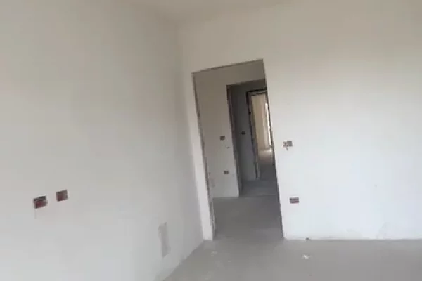 Shtepi ne shitje Apartament ne Tirane, 1+1, Mobilimi Bosh, pa mobiluar, Pagesa 110,000  Euro.