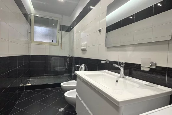 Shtepi me qera Apartament ne Tirane, 2+1, Mobilimi E mobiluar, Pagesa 70,000  Leke.