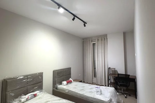 Shtepi me qera Apartament ne Tirane, 2+1, Mobilimi E mobiluar, Pagesa 70,000  Leke.