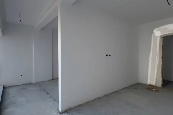 Shtepi ne shitje Apartament ne Tirane, 2+1, Mobilimi Bosh, pa mobiluar, Pagesa 330,000  Euro.
