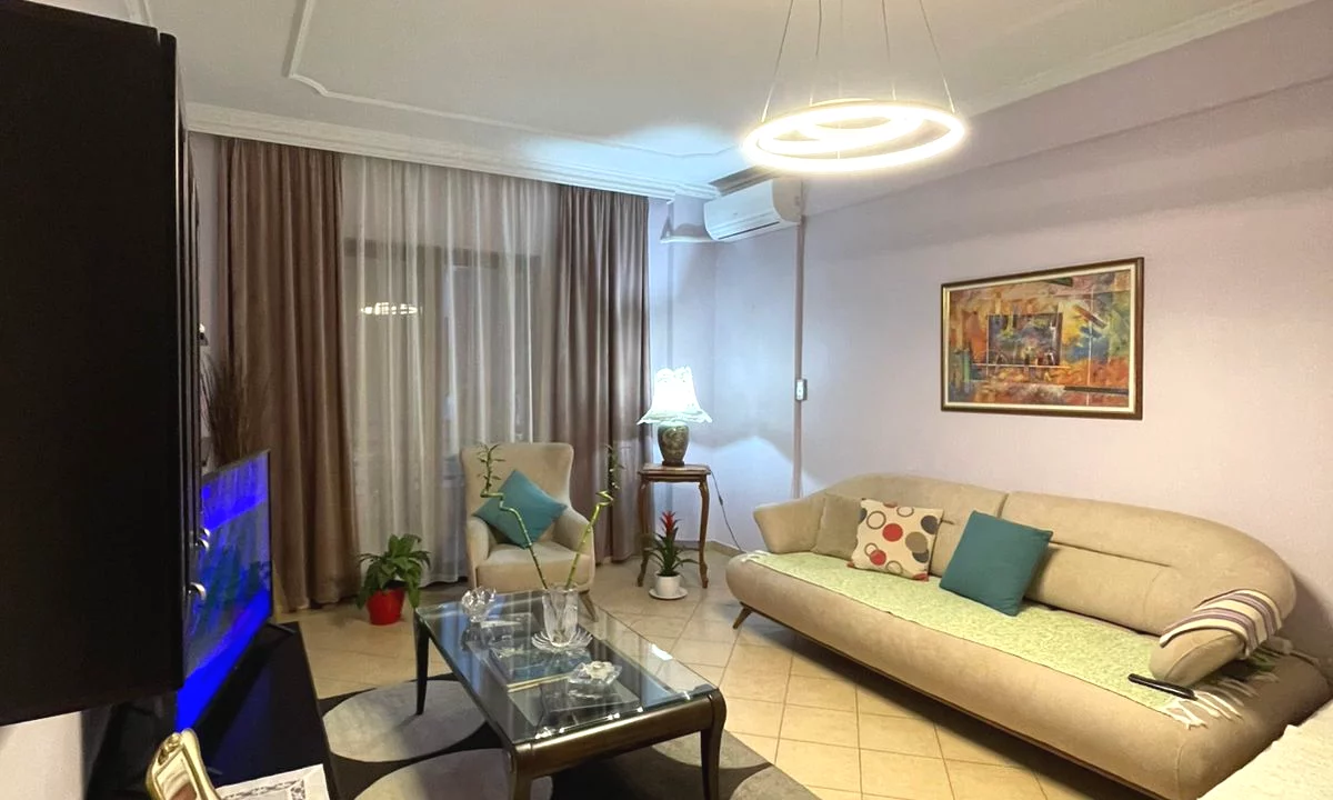 Shtepi me qera Apartament ne Tirane, 2+1, Mobilimi E mobiluar, Pagesa 700  Euro.