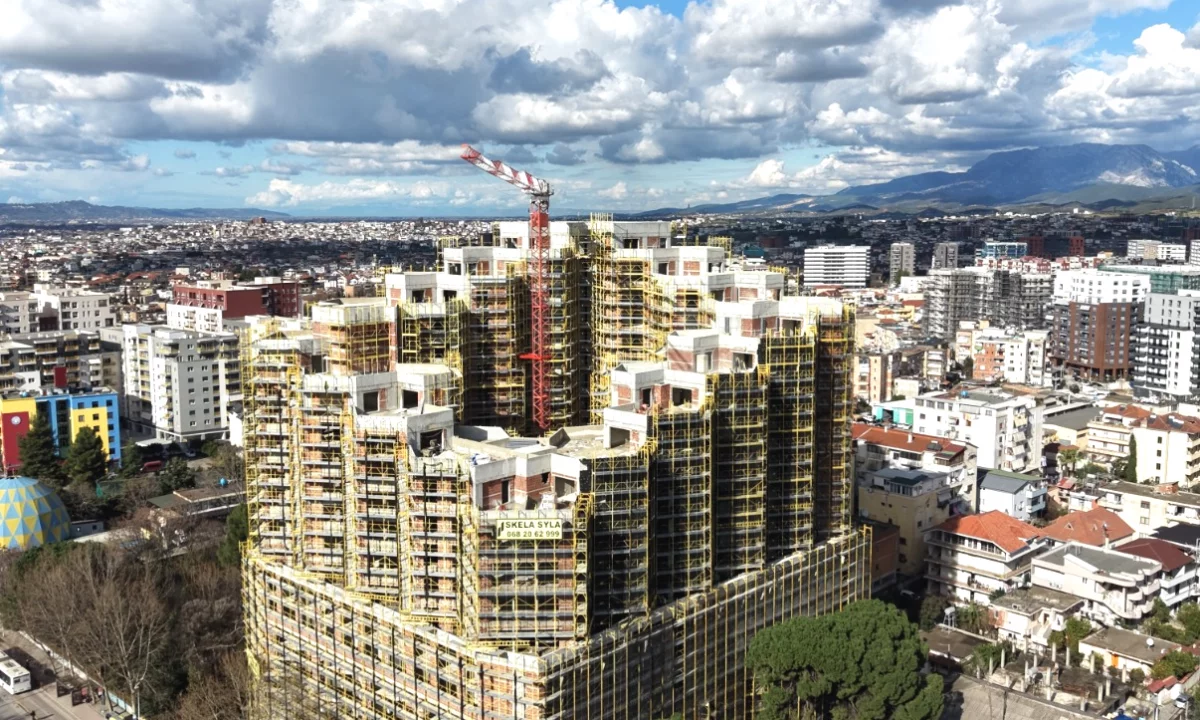 Shtepi ne shitje Apartament ne Tirane, 2+1, Mobilimi Bosh, pa mobiluar, Pagesa 211,900  Euro.