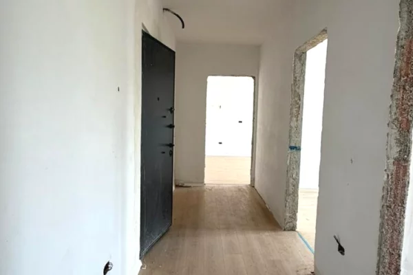 Shtepi ne shitje Apartament ne Tirane, 2+1, Mobilimi Bosh, pa mobiluar, Pagesa 122,300  Euro.