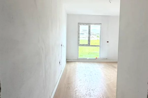 Shtepi ne shitje Apartament ne Tirane, 2+1, Mobilimi Bosh, pa mobiluar, Pagesa 122,300  Euro.