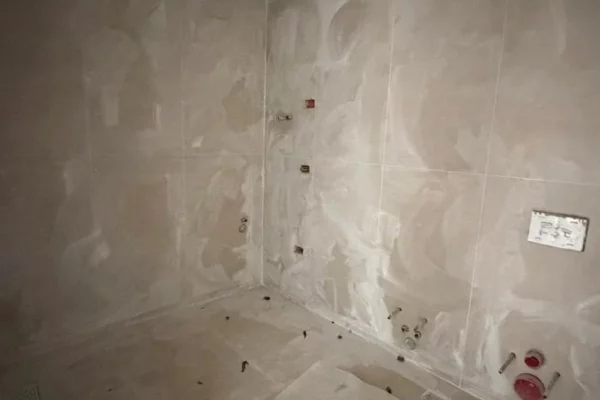 Shtepi ne shitje Apartament ne Tirane, 2+1, Mobilimi Bosh, pa mobiluar, Pagesa 122,300  Euro.