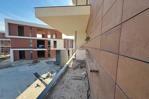 Shtepi ne shitje Apartament ne Tirane, 3+1, Mobilimi Bosh, pa mobiluar, Pagesa 570,000  Euro.